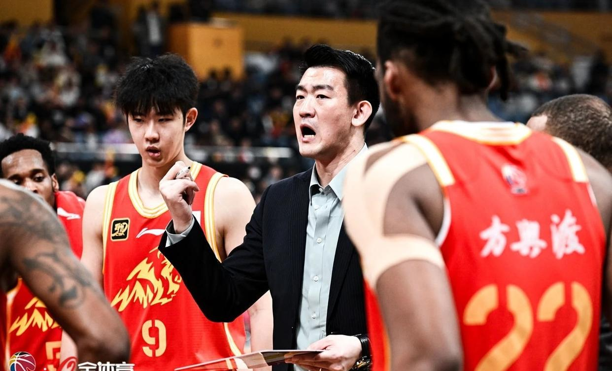 赛前CBA常规赛传出新动向；里昂造点机会；管理层表态——态度坚定；赛季目标并未改变的简单介绍