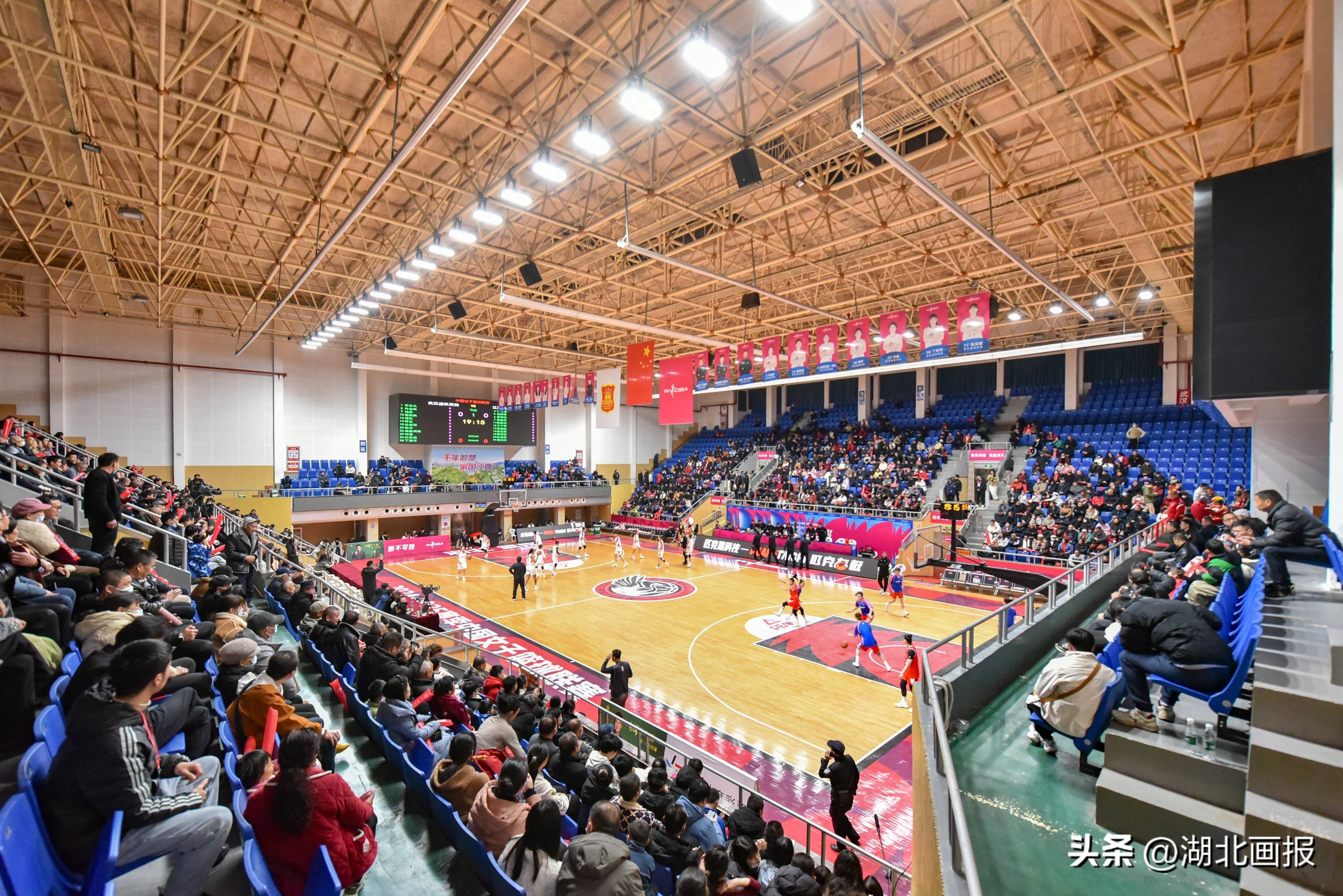 赛后CBA常规赛焦点战，夏洛特黄蜂官宣签约，媒体盛赞，资深球员宣示担当的简单介绍