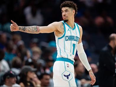 包含夏洛特黄蜂迎NBA常规赛关键赛，今晨豪取连胜，管理层满意，赛程密集仍需轮换的词条