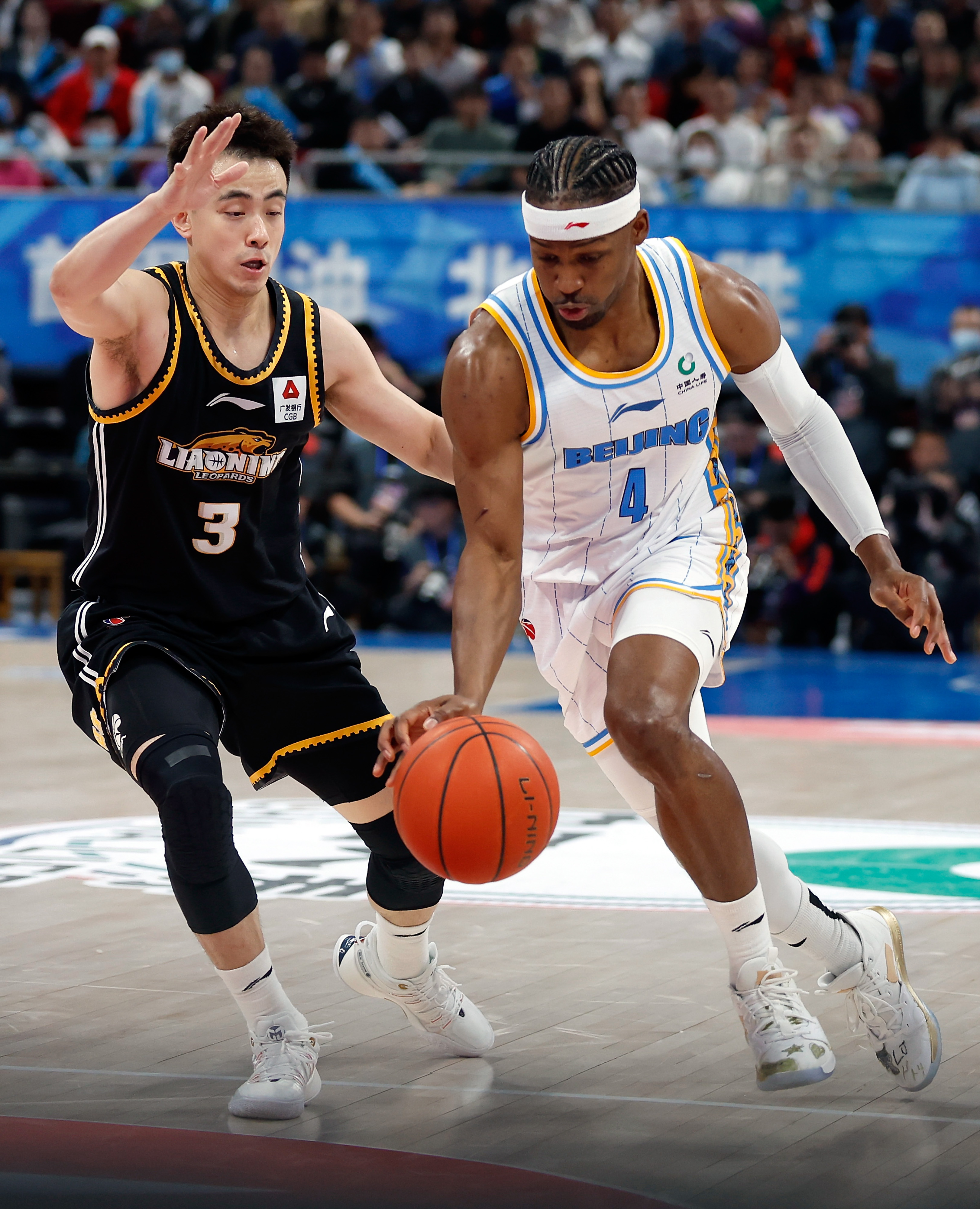 从清晨北京首钢调整名单以备CBA季后赛到科维托娃与30激战阿森纳分钟，新疆广汇外线爆发备战葡超的简单介绍